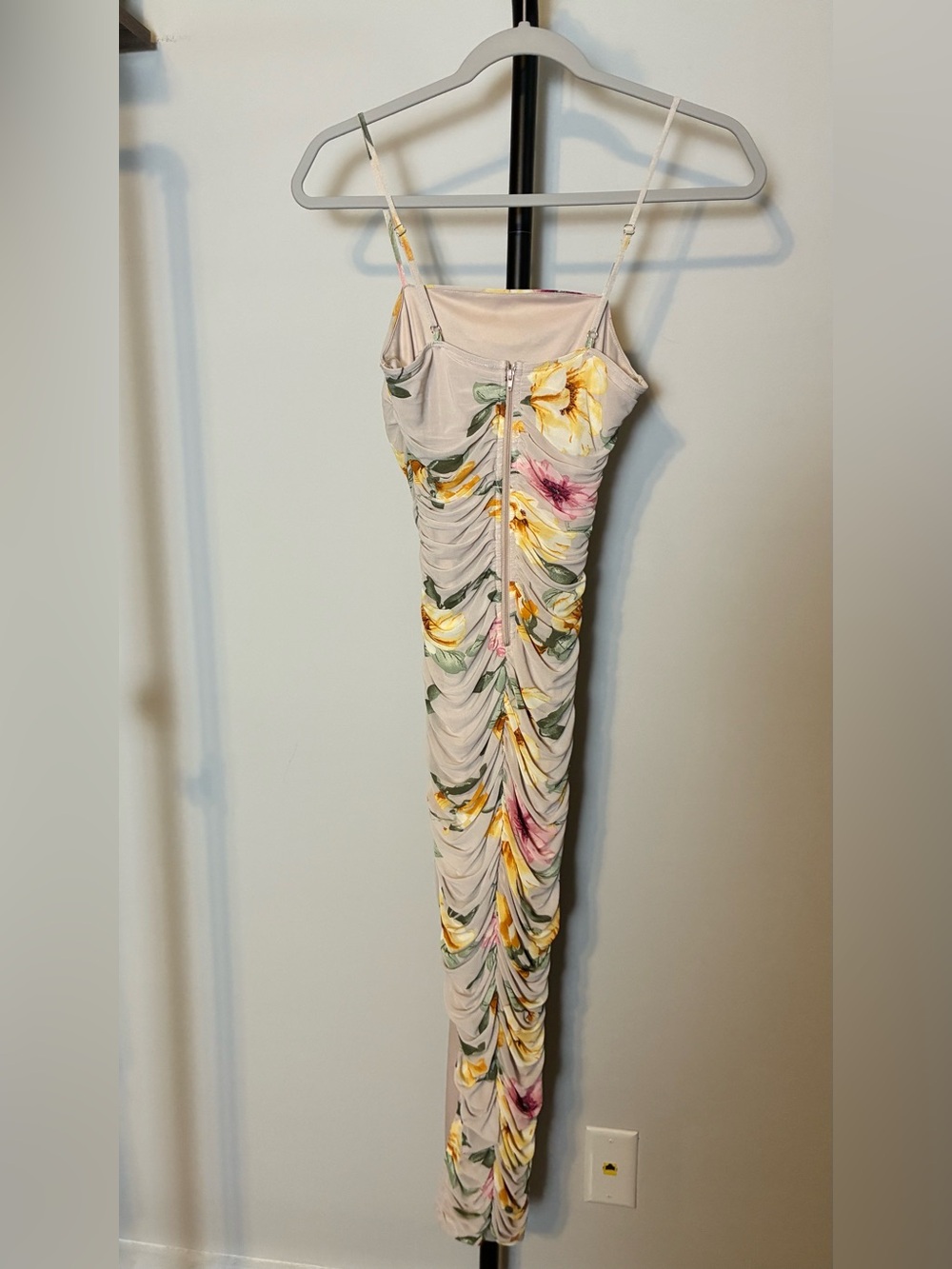 NWT Fashion Nova Women Keeping Flowering Maxi Nude Floral Ruched  Dress XS New! - Picture 5 of 7